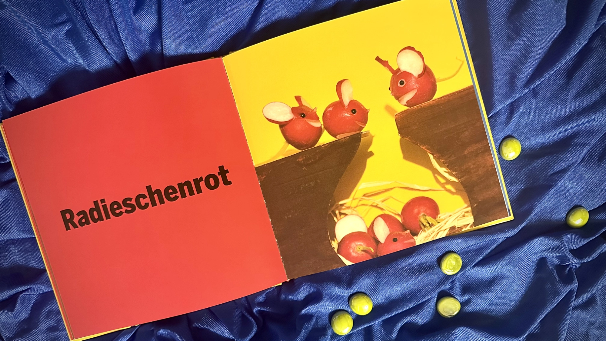 Blick ins Bilderbuch Zitronengelb und Feuerrot mit Radieschenrot